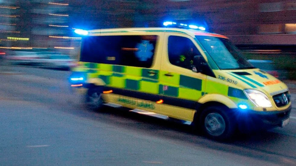 Vid 15.17 tiden inkom ett SOS Alarm om en person som fastnat med sin hand i en mangel.