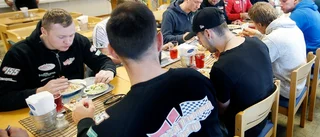 Här laddar Smederna upp inför semifinalreturen