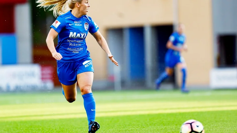 Mimmi Larsson hade två kanonlägen under den första halvleken borta mot Hammarby men brände båda.