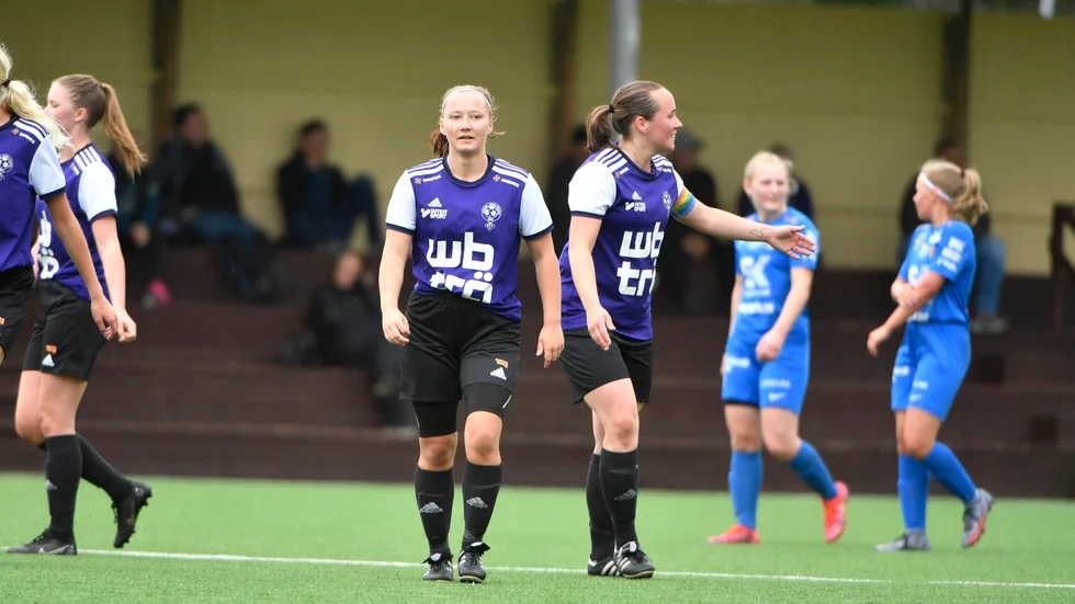 Nelly Larsson öser in mål i Damtvåan.