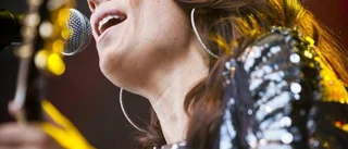 En glad och glittrande Jill fick fart på festen