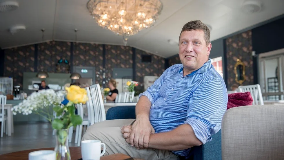 Mattias Claesson (C) kan tänka sig att lägga ut några vårdcentraler på entreprenad och vill fortsätta utveckla primärvården i länet. Han säger också att den sörmländska vården behöver anpassa sig till att patienterna förväntar sig service.