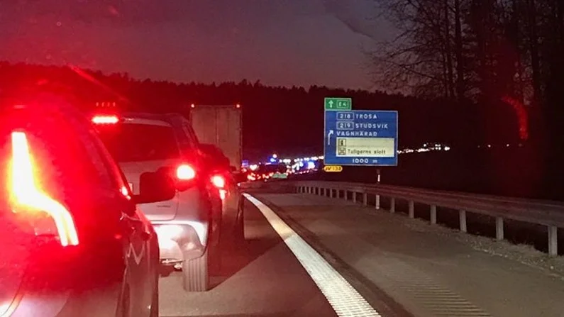Lastbilsolyckan på E4 vållade långa köer i båda riktningarna.
