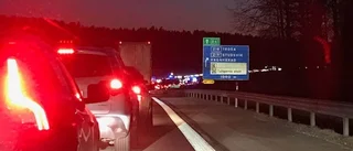 Långtradare välte på E4 – påverkade trafiken i nästan tio timmar