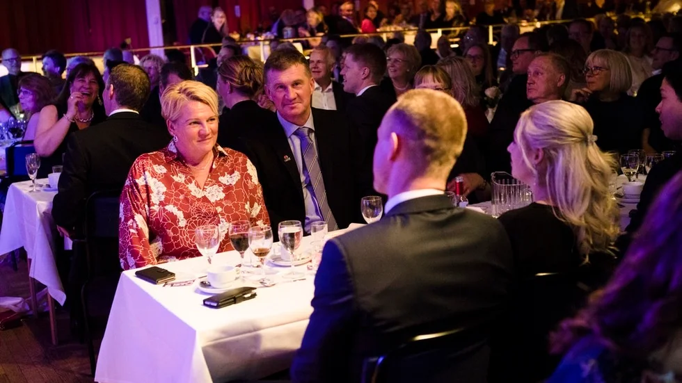 Gästerna trivdes runt borden. Urban "Abba" Pettersson hade sällskap av sambon Åsa Carlsson.