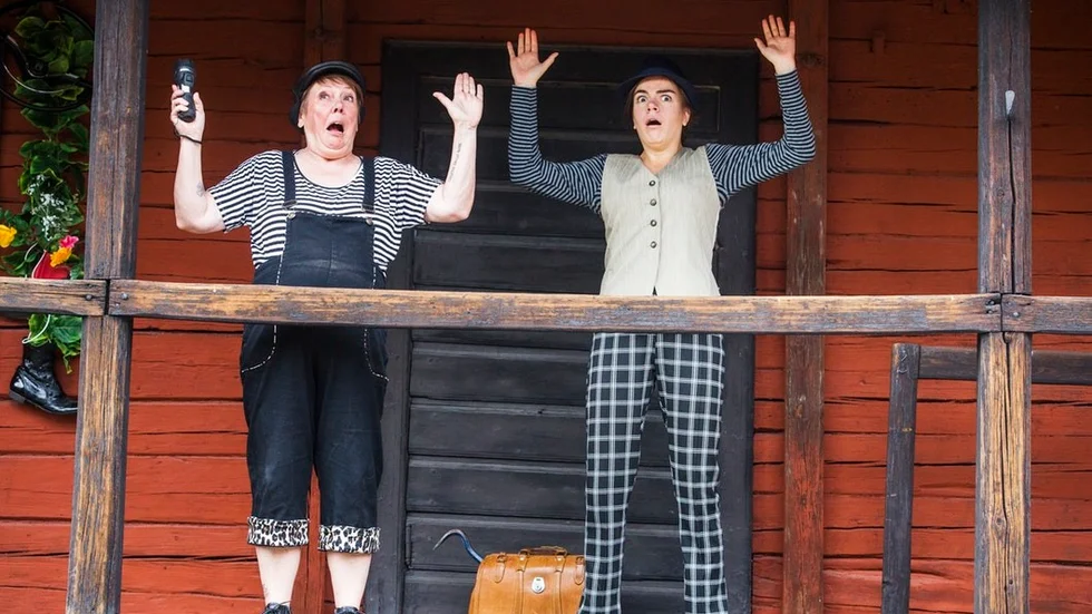 Världens bästa Karlsson på taket har landat hos Trosa sommarteater som har premiär för sin version på torsdagen. Tjuvduon spelas av Eva Ovesdotter och Adelina Rabenius