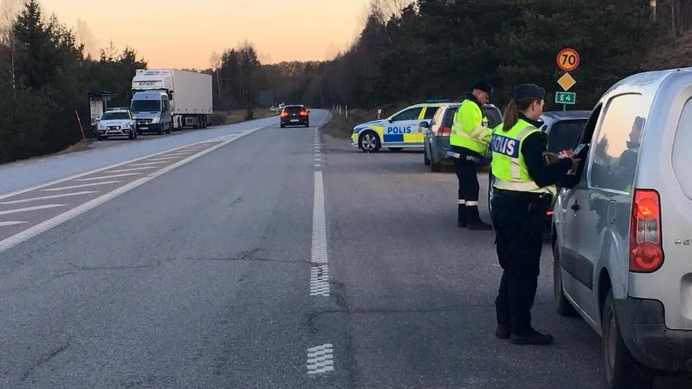 Under cirka två timmar kontrollerades cirka 140 förare. Tre rapporterades för rattfylleri och körkorten omhändertogs på plats.