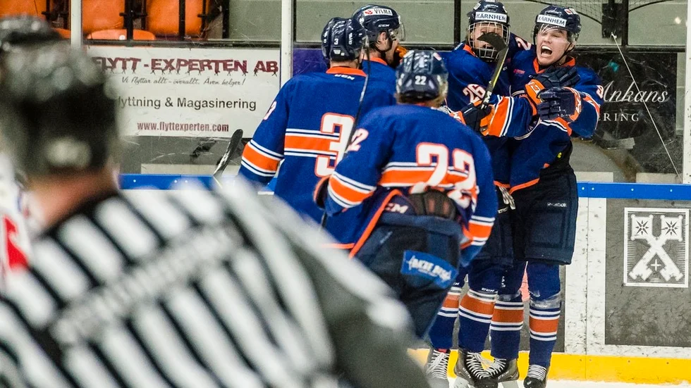 Växjö tog vara på sina powerplay man fick i den andra perioden. Fyra mål i rad på fyra powerplay.