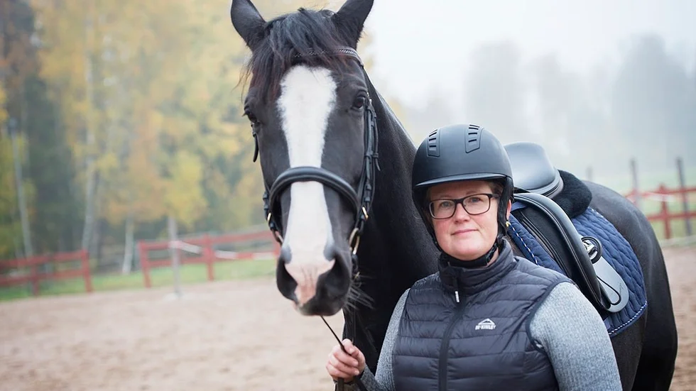 – Jägarna kanske inte vill berätta av rädsla för att jaktmotståndare ska gå ut och störa? funderar ryttaren Helena Åhlund.