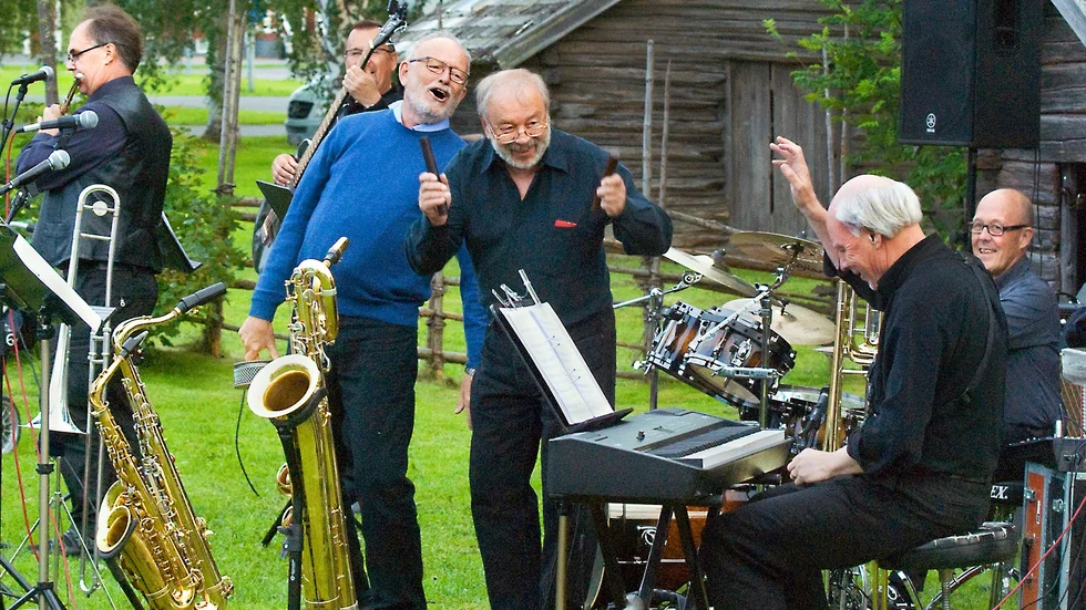 Stig Norbergs vid en spelning på Norrigården. Från vänster: Andres Unéus, Roger Andersson, Stig Norberg, Tord Dahlqvist, Åke Sundberg och Bennet Lindblom. 