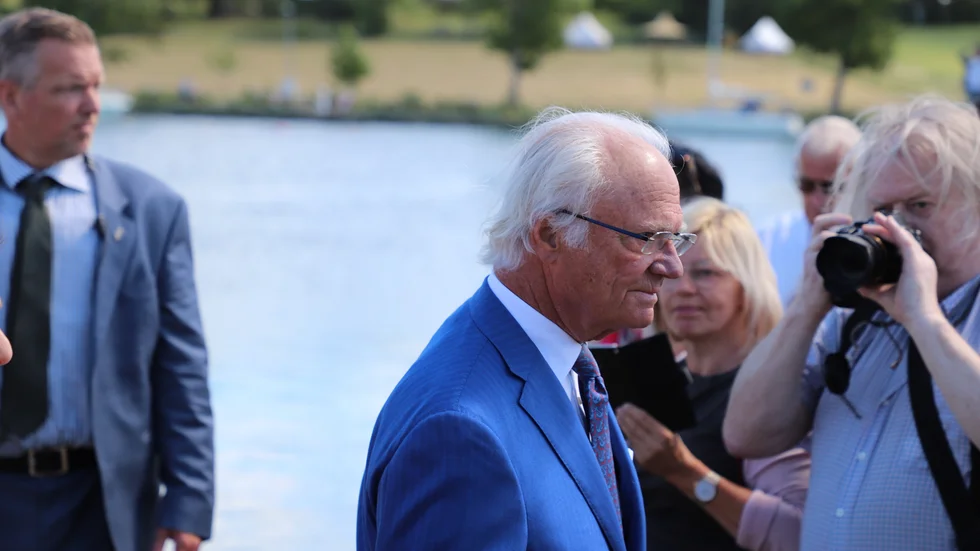 Carl XVI Gustaf vid landstigningen. 
