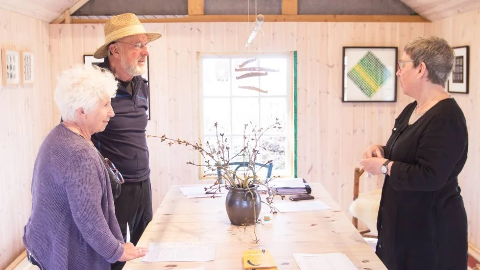 Mayvor och Björn Ideström åkte från Örebrotrakten för att bland annat prata konst med Lotta Frost Berggren.