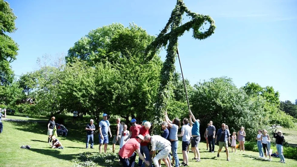 Midsommar kan tillsammans med Valborg sägas vara en av våra mest typiska högtider. Den ger oss också en viktig lärdom om svenskheten.