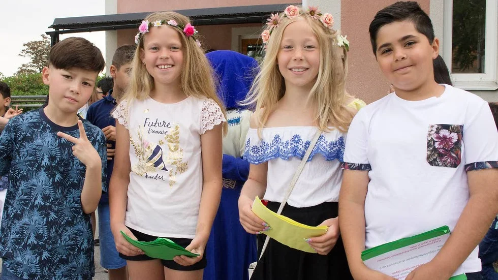 Hussein Ali Jafri, Felicia Ahlén, Wilma Jüriado Eriksson och Elias Petrovic var konferencierer på lågstadiets avslutning.