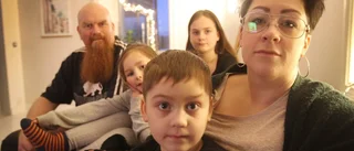 De har kämpat för sin son i fyra år – flyr barndomsstaden: "Blir LSS-flyktingar"