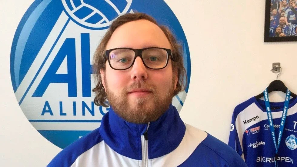 Mattias Flodman assisterar Mikael Franzén i Alingsås.