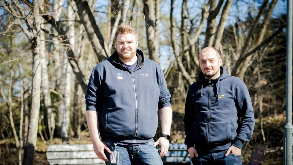 Det spelar ingen roll om det är nattvandrare eller någon som är ute med hunden så fort det är en Vi vill se fler vuxna ute, då blir det tryggare för ungdomare, säger  fältassistenterna Henrik Kimsjö och Edis Ahmetovíc