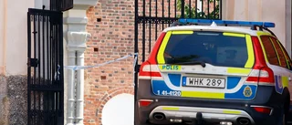 Stulna 1600-talsregalierna från domkyrkan hittade – i soptunna i Åkersberga