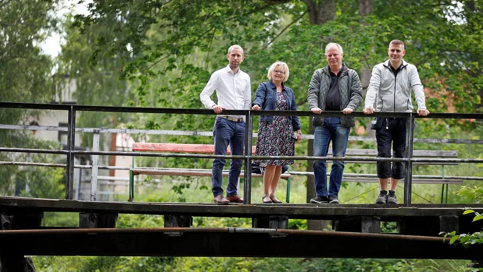Kommunalrådet Jacob Högfeldt (M), Monica Lindell Rylén (S) och vd Peter Servin samt platschef Stefan Thulin från Brobyholm fastighet. Bilden är från juni 2017, då tidningen fört berättade om deras planer i Åker.