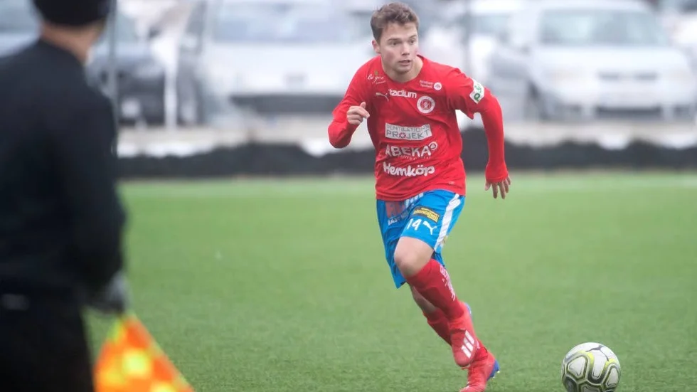 Mittfältaren Ian Garrett, som fått mycket skralt med speltid i norrettan den här säsongen,  lär vara en av de startande för Nyköpings BIS i cupmatchen mot Vasalund.