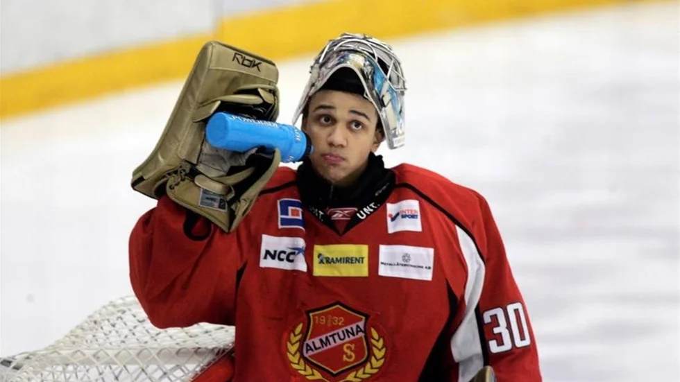TILL LULEÅ. Mark Owuya kan vara ett namn för Luleå hockey. En spelare som Jonas Rönnqvist känner till väl då han var tränare för Almtuna där Owua spelade säsongen 2008-09.