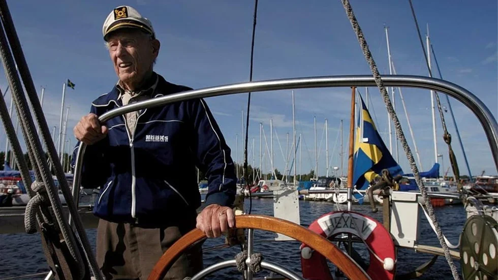 Åke vid rodret på Hexe V.
