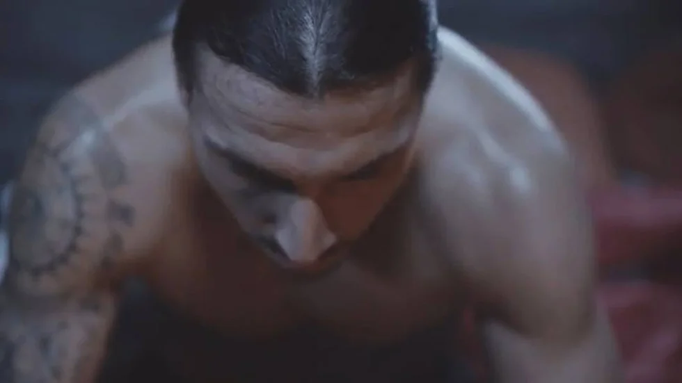 Zlatan Ibrahimovic i den nya reklamfilmen för Volvo filmad vid Stora Sjöfallet.