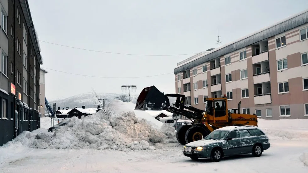 SIKTHINDER. I veckan började kommunen att ta bort de många snöupplagen i samhället.