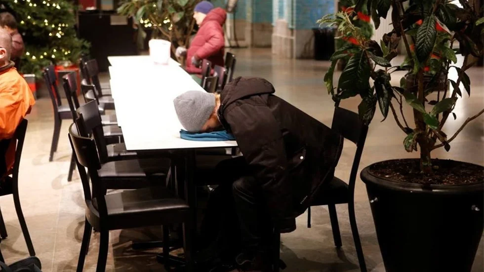 SÖMNBETEENDEN. Psykologen Björn Hedensjö redogör i sin bok "En perfekt natt - varför du sover och hur du gör det bättre" för varför behovet av sömn måste tas på större allvar i vår civilisation.
