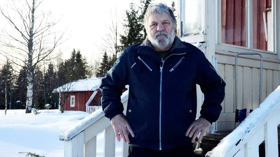 ANMÄLAN. Efter svårigheter att få vård för njursten 2011 gjorde Birger Mukkavaara förra året en anmälan. Nu ska landstingets samarbete med Finland granskas.