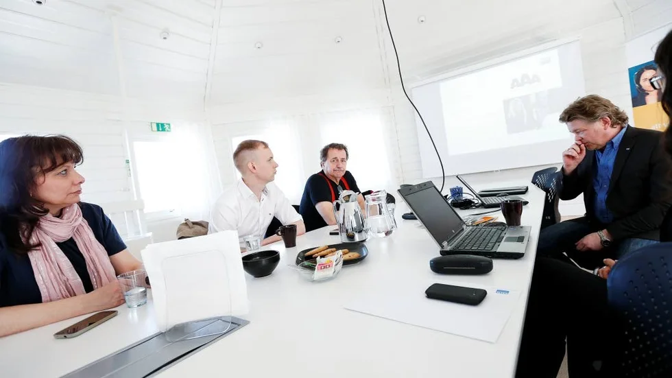 Turné. Jens Nilsson besökte Kalix på fredagen, här på besök hos kundcenterföretaget Tele 24.