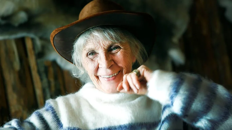 ”Jag har bara några repliker, kan inte ta så stora roller för jag har renar därehmma. Det är dåligt bete i år...”, säger Maj-Doris Rimpi, som spelar Vera i filmen.