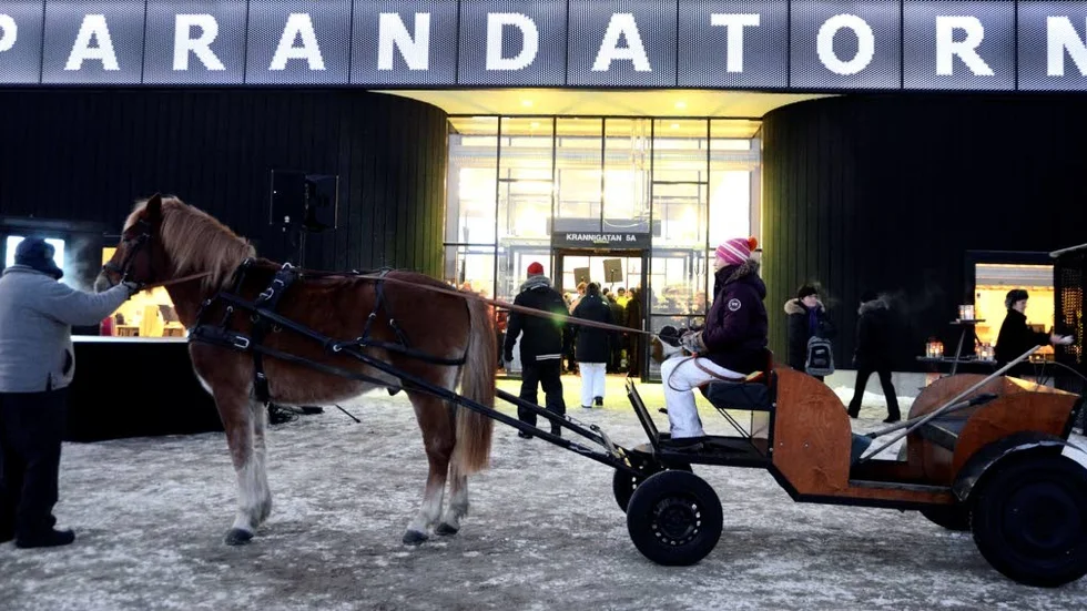 Det fanns möjlighet för besökarna att ta sig en sväng med hästskjuts.