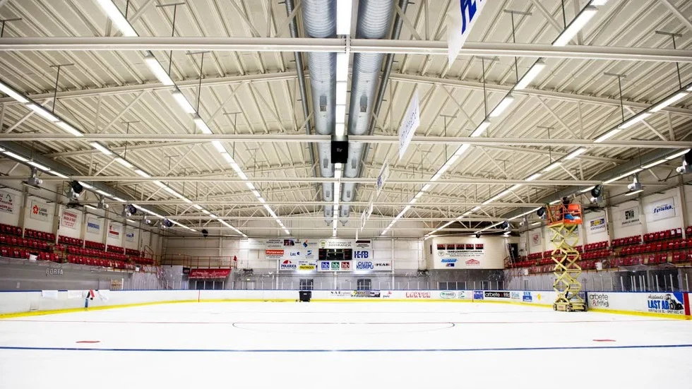 UTRYMD. Polarica Arena har evakuerats efter att en giftigt ämne läckt ut.