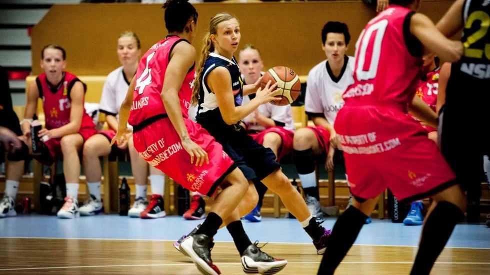 DEBUT. Emma Eriksson gjorde sin första match i Northland Basket när laget besegrade Eskilstuna under försäsongen.
