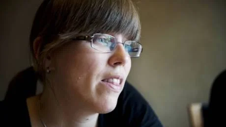 KÖPT HUS. Frida Holmlund är svenska- och SO-lärare på Stadsöskolan. När hon fick besked om att hon hotades om uppsägning var hon gravid och hade nyss köpt hus. Foto: Sara Moritz