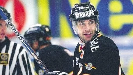 TILLBAKA. Åter i Luleådressen. Niclas Wallin och Luleå hockey är enligt vissa uppgifter överens om spel.