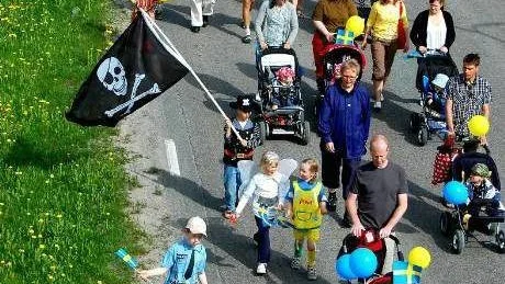 MÅNGA DELTAGARE. Barnkarnevalen brukar locka många barn och föräldrar. I år kan den utebli.