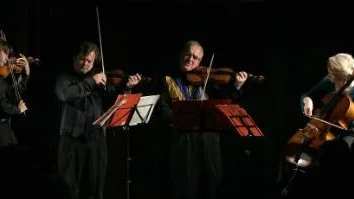 KULTBAND. Brodskykvartetten är kända som en av världens mest nyskapande stråkkvartetter och inte minst för sina samarbeten med Elvis Costello och Björk.