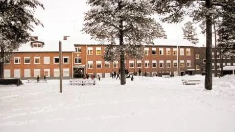 INTE FÖRSTA GÅNGEN. Bergviksskolan har drabbats av olika problem med miljön flera gånger sedan den byggdes. Enligt en rapport från fastighetskontoret 1998 är huset klassat som olämpligt för allergiker.