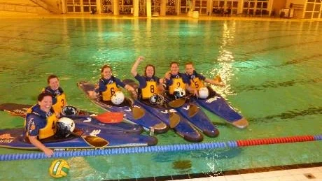 GULDLAGET. Eva Lindmark, Catherine Gracie, Virginie Aubert, Emma Serenander, Åsa Christensen och Ida Jansson ingår i Isbrytarna som vann guld på Nordiska mästerskapen.