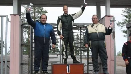 SM-vinnare. Henrik Flodin (mitten) vann back-SM:s deltävling i Överkalix i helgen, tvåa blev Håkan Holmqvist (till vänster) och trea Lars Englund. Foto: Adam Andersson.