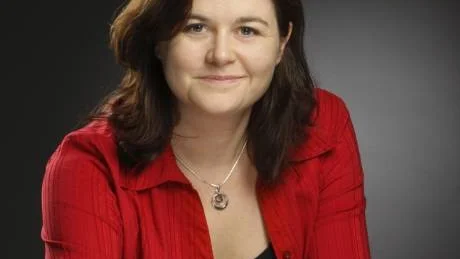 SKRIVER HISTORIA. När            dirigenten Anna-Maria Helsing tog över som konstnärlig ledare för Uleåborgs symfoniorkester i höstas blev det rubriker i den finska pressen. Inte minst för att hon är den första kvinnan i den rollen någonsin i landets historia.