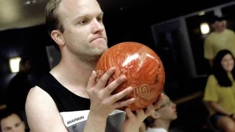 ALERT BOWLARE. Johan Pettersson bowlade med glädje.