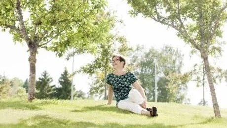 TRYGGHET. I början av juni tilldelades Katarina Kieri garanterad författarpenning från Sveriges författarfond. Det innebär att hon, som en av endast 181 författare i Sverige, får ekonomiskt stöd fram till           pensionen. "Det innebär en trygghet och ett erkännande", säger hon.