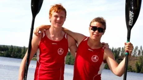 Medalj igen. Henrik Strand och Joel Elenius, Luleå KK, tog brons i K2 500 meter - för juniorer. Trots att de egentligen kör i H16-klassen. Foto: Maria Åberg, LKK