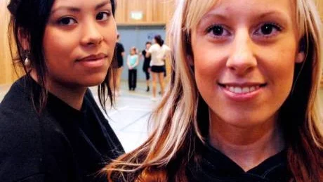 VIKTIGT. Ledarna Katarina Gustafsson och Malin Wennberg anser att det är extra viktigt att erbjuda idrottsaktiviteter som lockar unga tjejer.