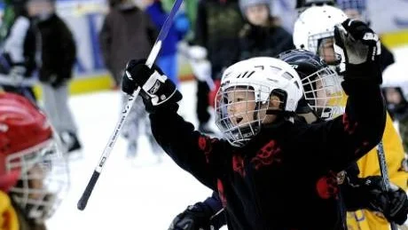 MÅÅL. Att röra på sig och få ett fysiskt och psykiskt välbefinnnade är målet med hockeyprojekten.