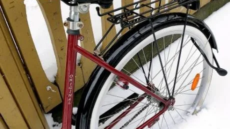 NÄSTAN NY. Den här kvarlämnade cykel är så gott som ny.