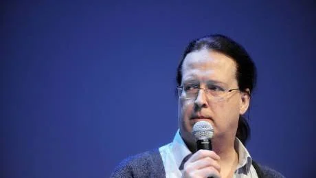 NAMN. Skatteverket gillar inte att Jan-Olov Madeleine Ågren kallar sig så. Nu överklagar de till Regeringsrätten.